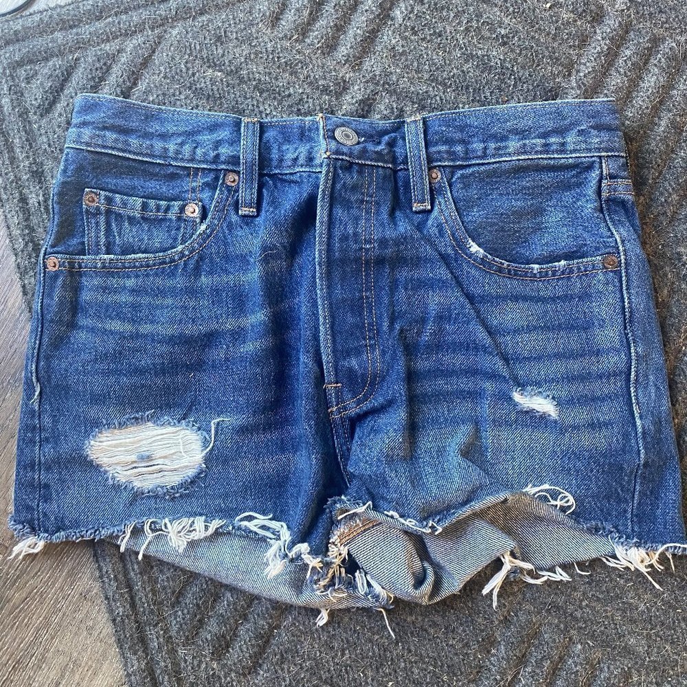 Levi 501 Jean Shorts - Picture 4 of 6